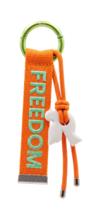 charm_freedom_keychains_carrega_movi_o_bem
